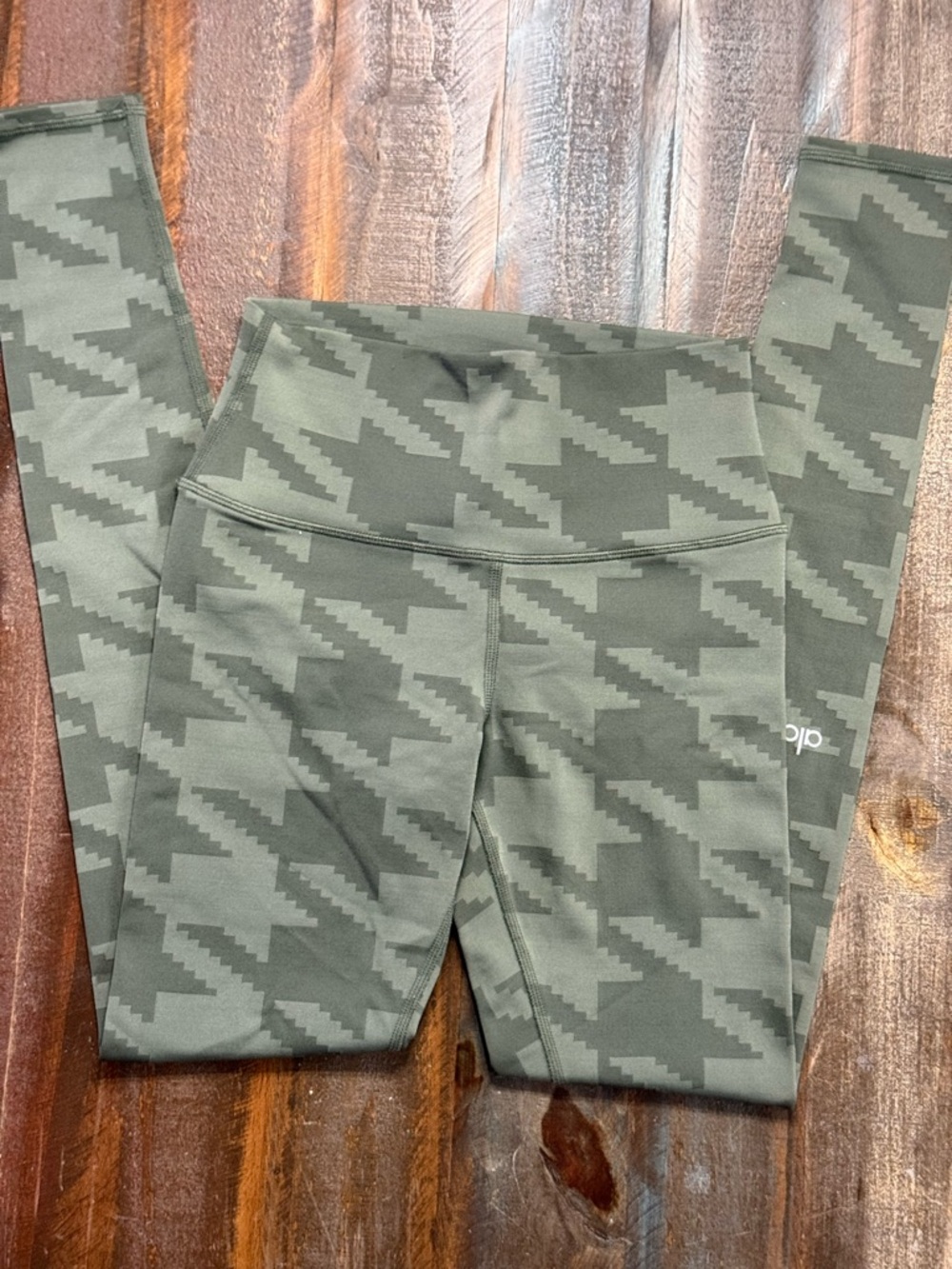Alo Yoga Size XS High Waisted Green Camo Houndstooth Leggings EUC